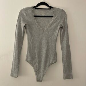 American Eagle V-Neck Longsleeve Bodysuit